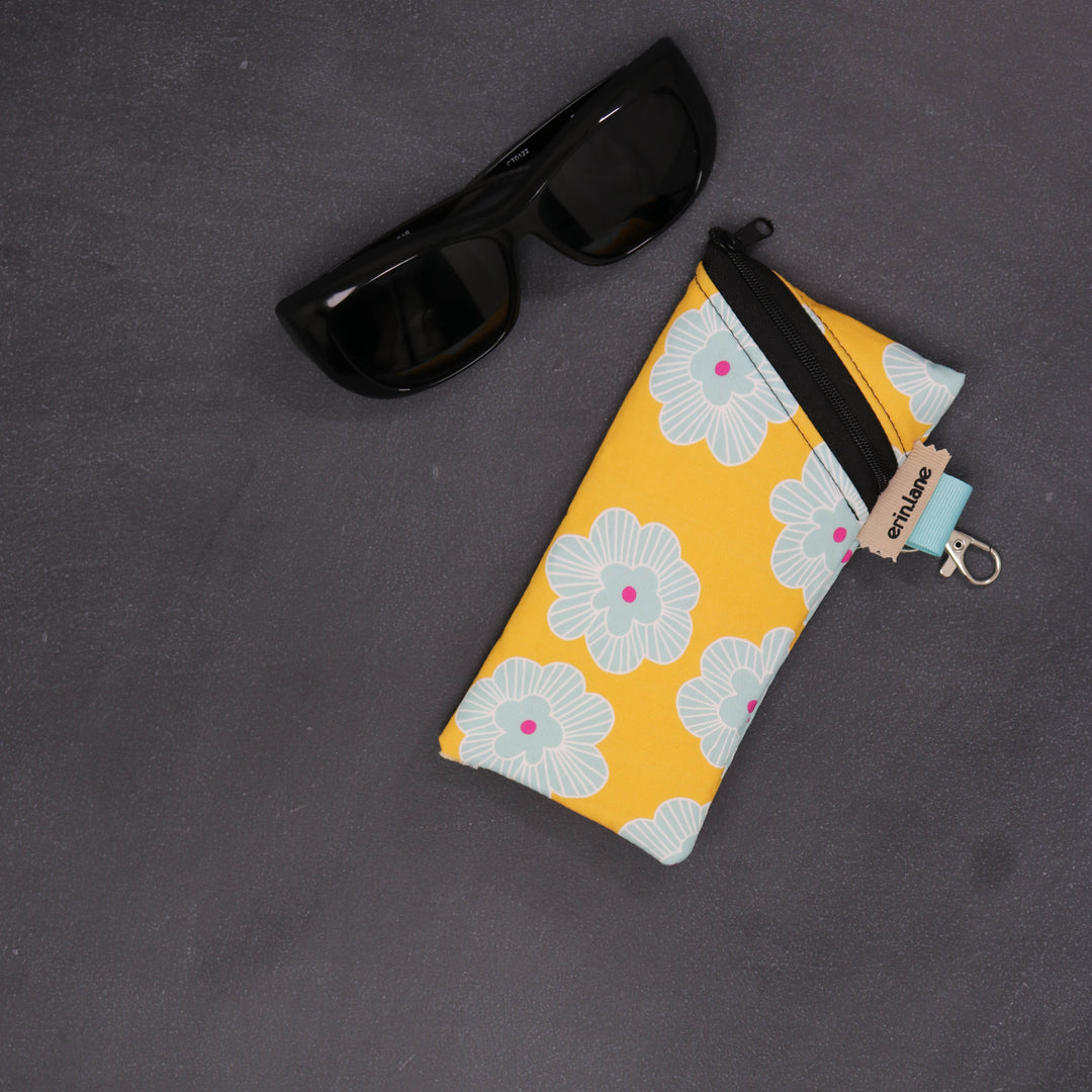 Catch All Clip on Accessory Bag in Sunshine Sands