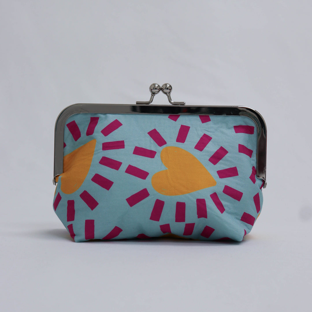 Chomp Chomp Clutch in Beach Read