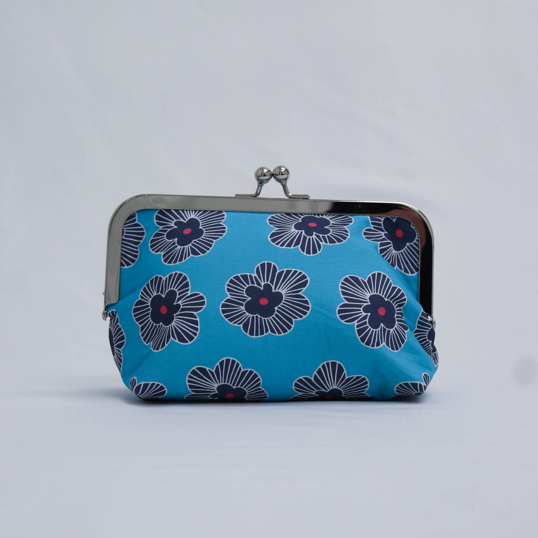 Chomp Chomp Clutch in Deep End