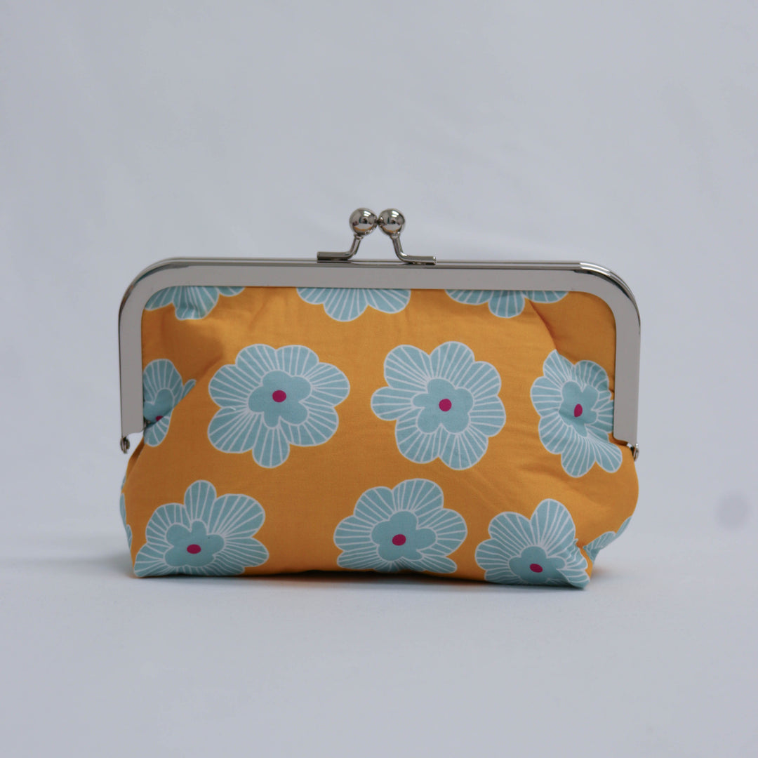 Chomp Chomp Clutch in Sunshine Sands