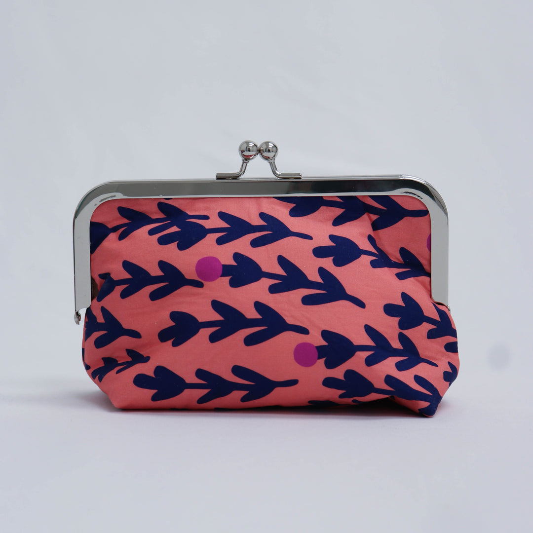 Chomp Chomp Clutch in Undertow