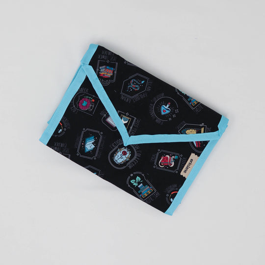 KnitPack Double Duty Interchangeable Knitting Needle Organizer  in Merits of Reading