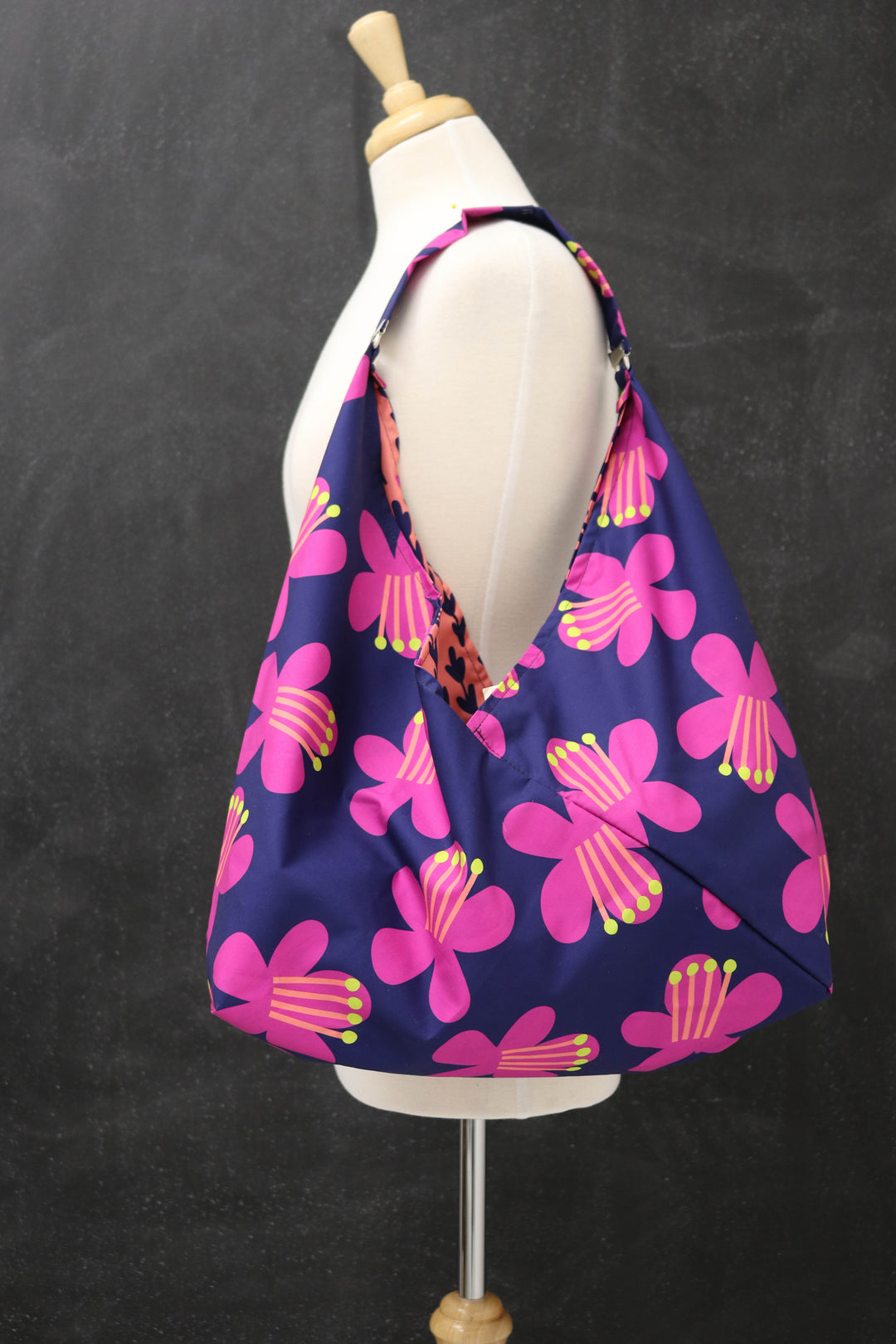 Market Tote Bag in Midnight Swim