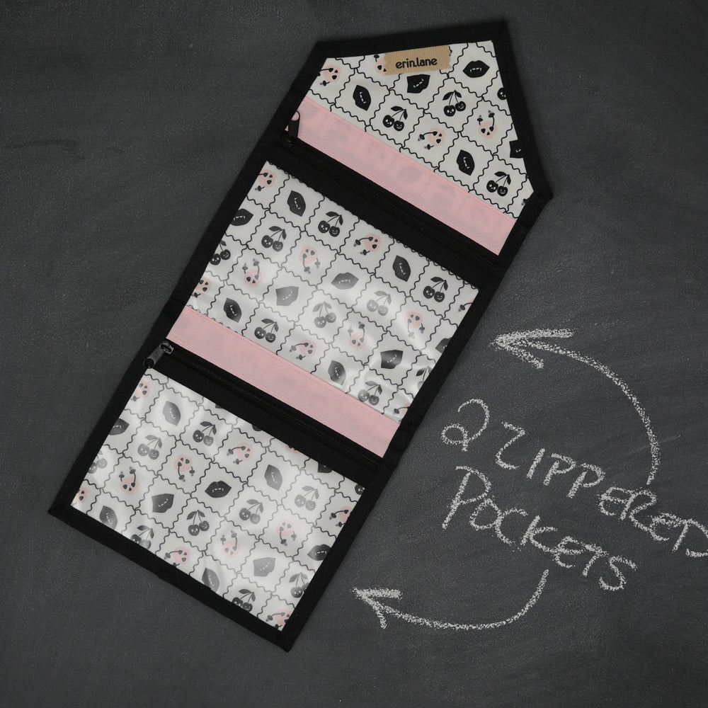 KnitPack Notions Organizer in Gothic Dollhouse