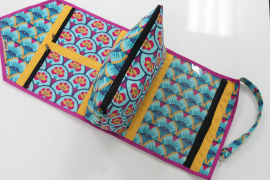 Carry Onward All in One Tote Bag in Cruel Summer