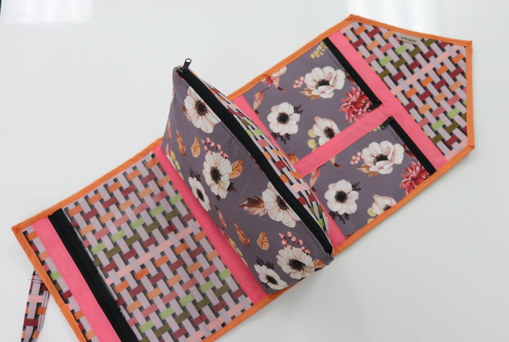 Carry Onward All in One Tote Bag in Magnolia Meadows