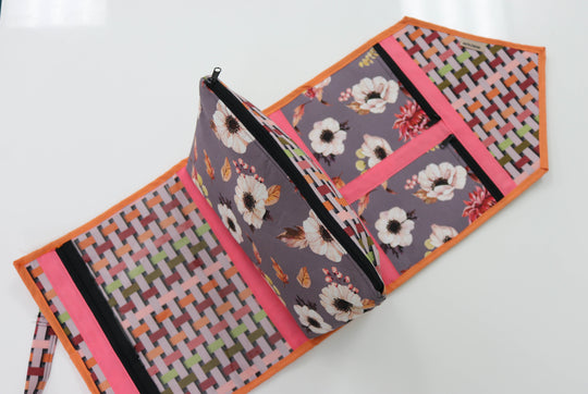 Carry Onward All in One Tote Bag in Magnolia Meadows